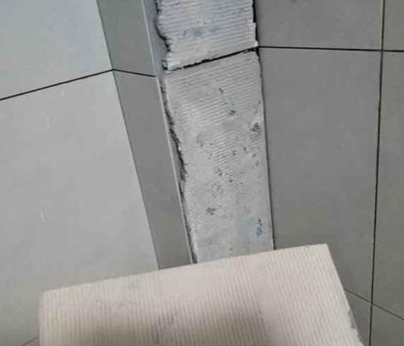 呼兰瓷砖空鼓维修公司分享下厨房瓷砖脱落的补救措施。